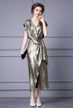 Three-dimensional cut V-neck dress with shoulder sleeves